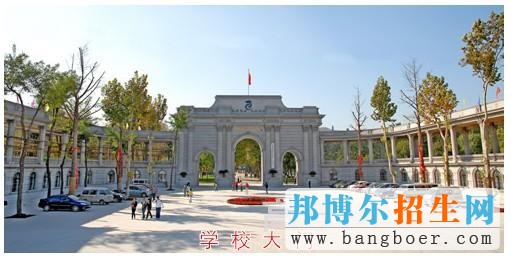 山東圣翰財貿(mào)職業(yè)學(xué)院校園一角8046