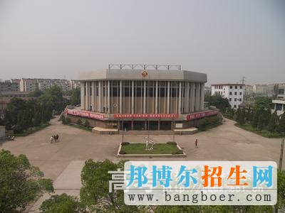 安徽工業(yè)職業(yè)技術(shù)學院校園一角5020