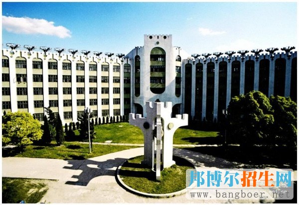 安徽農業(yè)大學經(jīng)濟技術學院林學樓北側4205