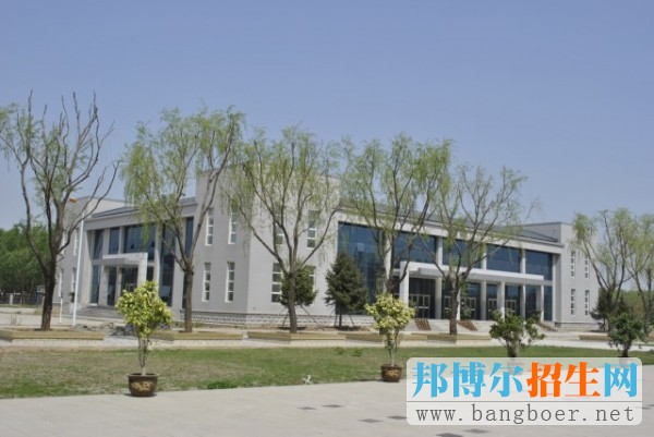 遼寧現(xiàn)代服務(wù)職業(yè)技術(shù)學(xué)院校園一角4784