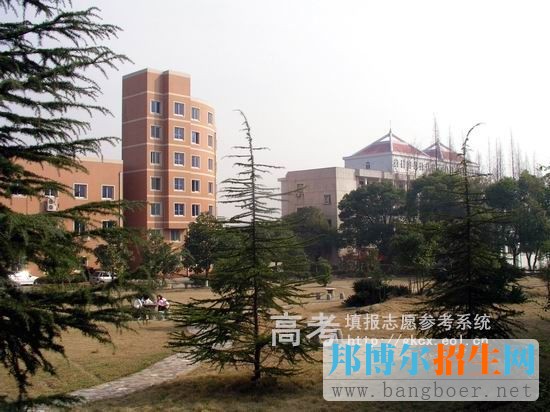 江西藝術(shù)職業(yè)學(xué)院校園一角6627