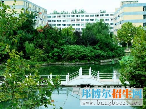 河南財經(jīng)政法大學(xué)校園一角9640
