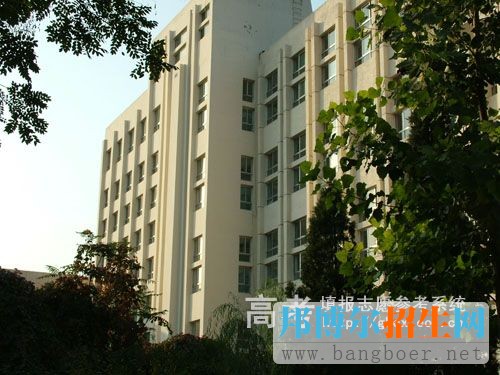華北電力大學(xué)科技學(xué)院校園一角2434