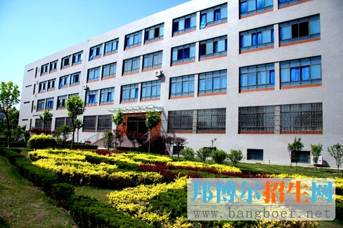 青島理工大學(xué)琴島學(xué)院校園一角8330
