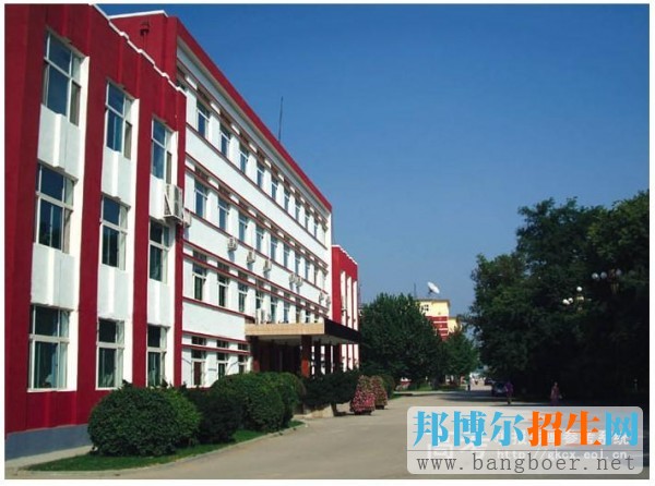 遼寧農(nóng)業(yè)職業(yè)技術(shù)學院行政樓前4527