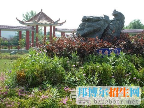 安徽綠海商務(wù)職業(yè)學院校園一角5040