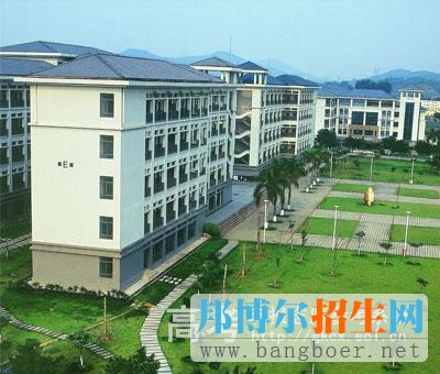 廣東外語(yǔ)外貿(mào)大學(xué)南國(guó)商學(xué)院校園一角12684