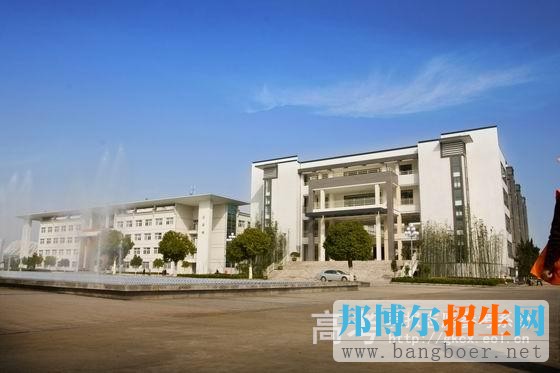 安徽中醫(yī)藥高等??茖W校校園一角4667