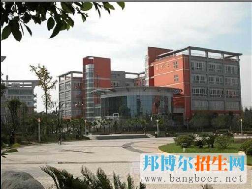 四川城市職業(yè)學院校園一角2797