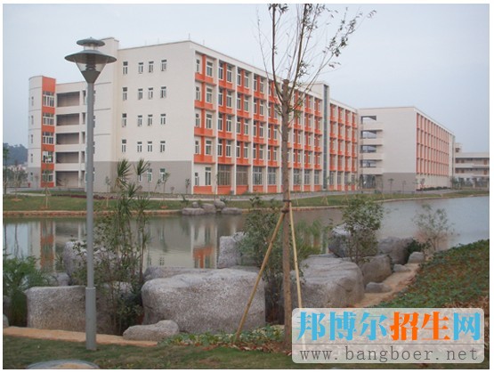 江門職業(yè)技術(shù)學(xué)院校園一角13036