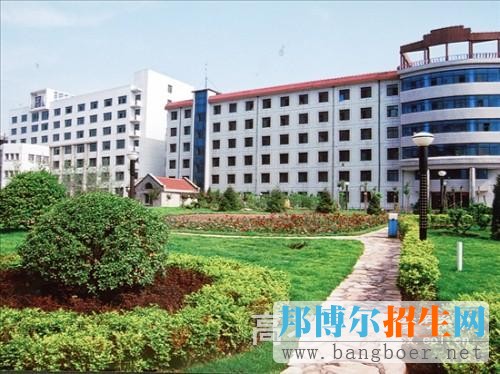山西省財政稅務(wù)專科學(xué)校校園一角2780