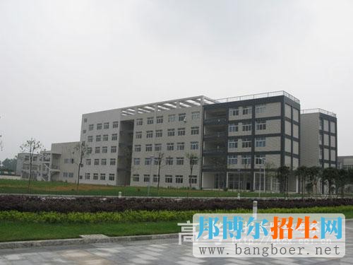 四川華新現(xiàn)代職業(yè)學院校園一角2644