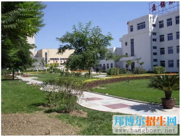 盤(pán)錦職業(yè)技術(shù)學(xué)院校園一角4520