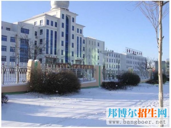 盤(pán)錦職業(yè)技術(shù)學(xué)院校園一角4536