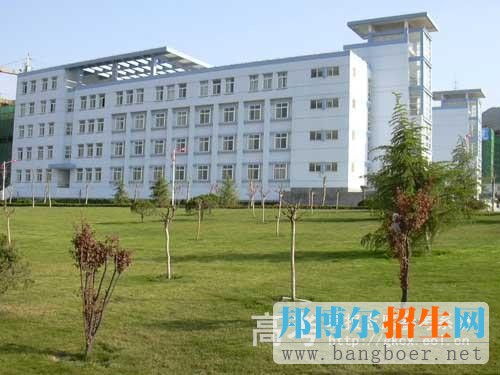 山東商業(yè)職業(yè)技術學院校園一角7892
