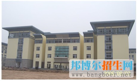 湖北中醫(yī)藥高等專科學(xué)校校園一角11297