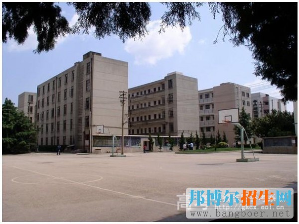 云南機電職業(yè)技術(shù)學(xué)院籃球場3813