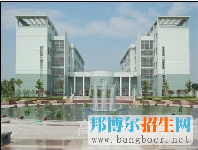 上海工會(huì)管理職業(yè)學(xué)院校園一角1092