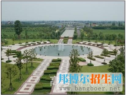 上海工會(huì)管理職業(yè)學(xué)院校園一角1085