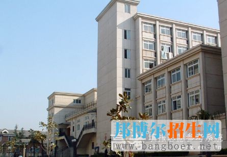 鐘山職業(yè)技術(shù)學院校園一角3191