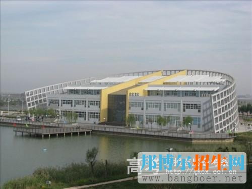 天津大學(xué)仁愛學(xué)院校園一角985