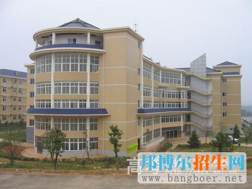 岳陽(yáng)職業(yè)技術(shù)學(xué)院校園一角12215
