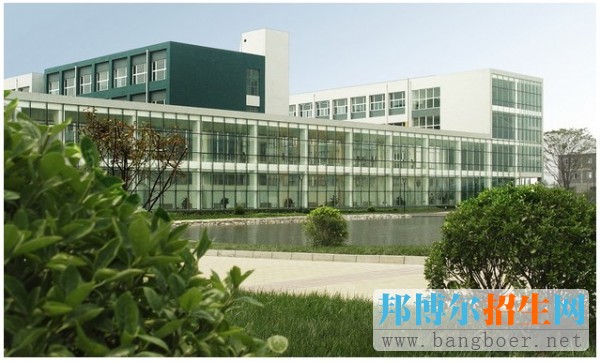 天津渤海職業(yè)技術學院校園一角1250