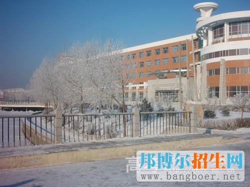 長春職業(yè)技術(shù)學院校園一角5128