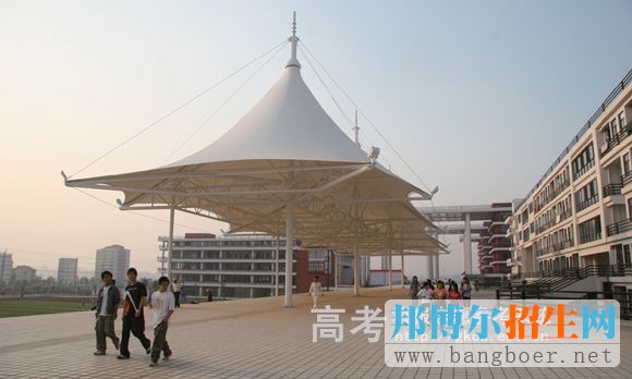 武漢鐵路職業(yè)技術(shù)學(xué)院校園一角11531
