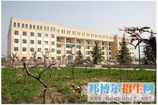 西北大學(xué)現(xiàn)代學(xué)院校園一角4145