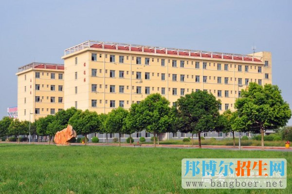 四川電子機械職業(yè)技術(shù)學(xué)院校園一角2804