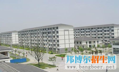 揚州環(huán)境資源職業(yè)技術(shù)學(xué)院校園一角2732