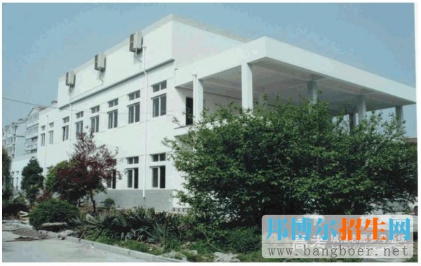 上?？茖W(xué)技術(shù)職業(yè)學(xué)院校園一角1134