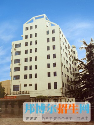 上海醫(yī)療器械高等?？茖W(xué)校校園一角1002