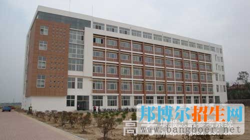 菏澤醫(yī)學(xué)專科學(xué)校校園一角7596