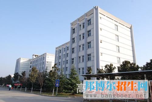 武漢信息傳播職業(yè)技術(shù)學院校園一角11573