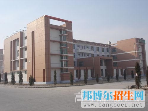 烏海職業(yè)技術學院校園一角3645