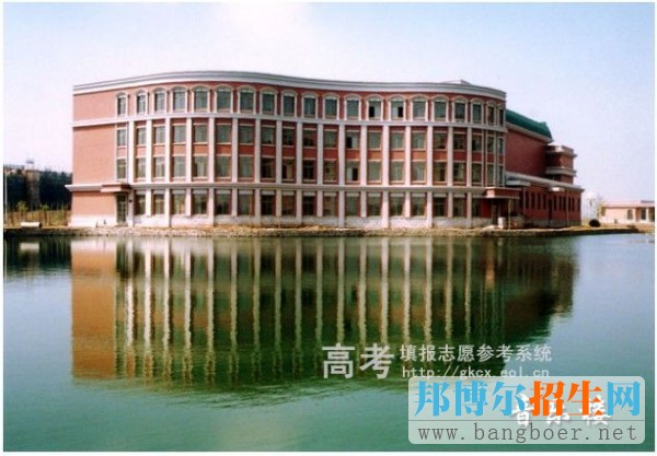 遼寧理工學(xué)院校園一角4261