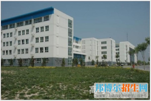 新鄉(xiāng)職業(yè)技術(shù)學院校園一角10702