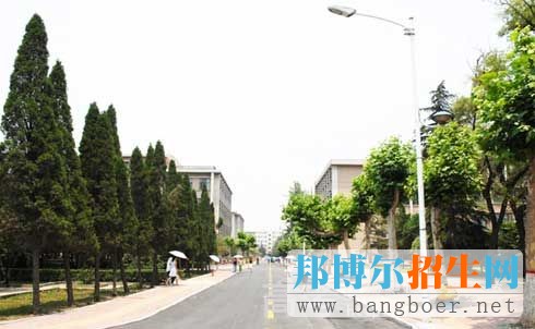 南陽(yáng)師范學(xué)院校園一角9566