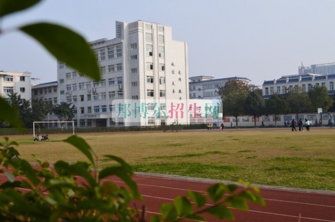 成都交通高級技工學(xué)校2016年報名條件、招生對象