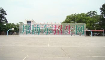 瀘縣建筑職業(yè)中專學(xué)校2016年報(bào)名條件、招生對象