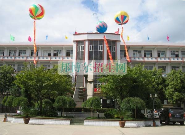 畢節(jié)地區(qū)財貿(mào)學(xué)校2016年報名條件、招生對象