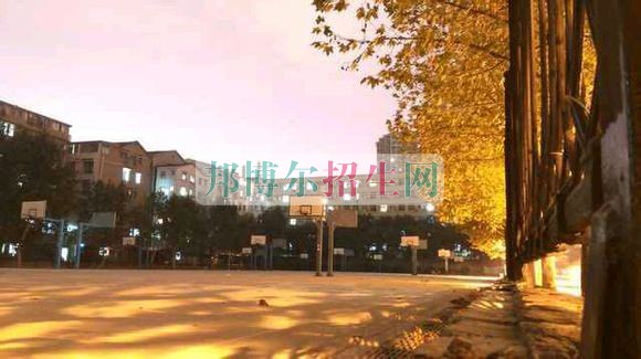 湖北工業(yè)大學商貿學院招生辦聯(lián)系電話