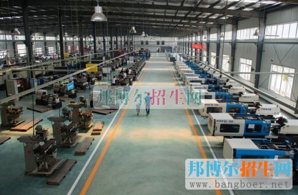 重慶機電職業(yè)技術(shù)學(xué)院實訓(xùn)中心內(nèi)景