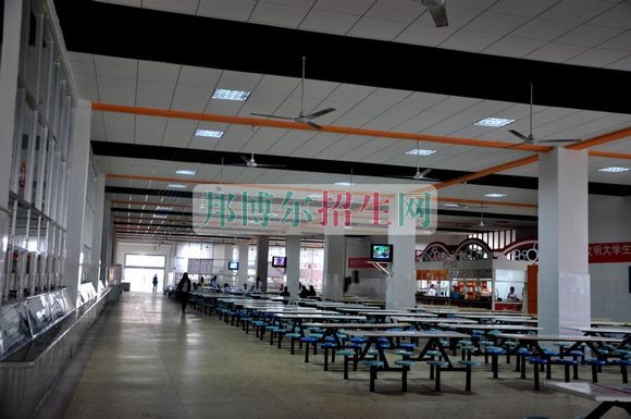 湖南商務(wù)職業(yè)技術(shù)學(xué)院宿舍條件、住宿好嗎、寢室情況