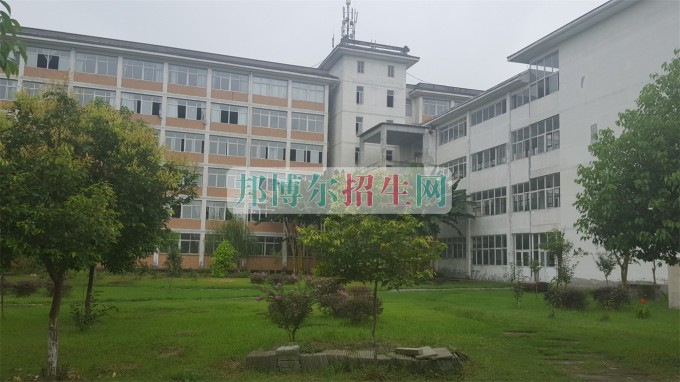 成都信息技術(shù)學(xué)校報(bào)名條件、招生對(duì)象
