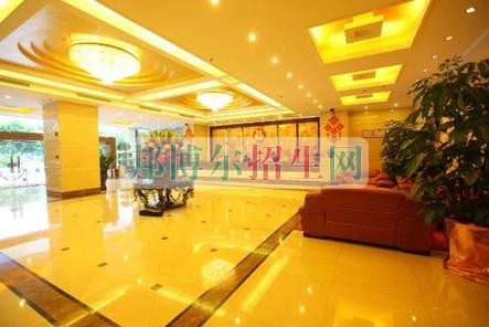 好點的酒店管理學(xué)校