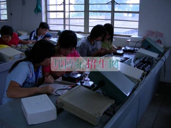 女生適合應用電子技術(shù)嗎