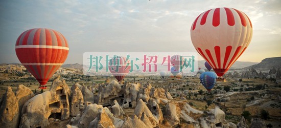 成都哪個(gè)旅游管理學(xué)校好